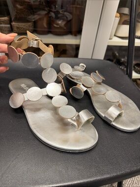 Women's Metallic Silver Circle-Embellished Toe-Ring Sandals